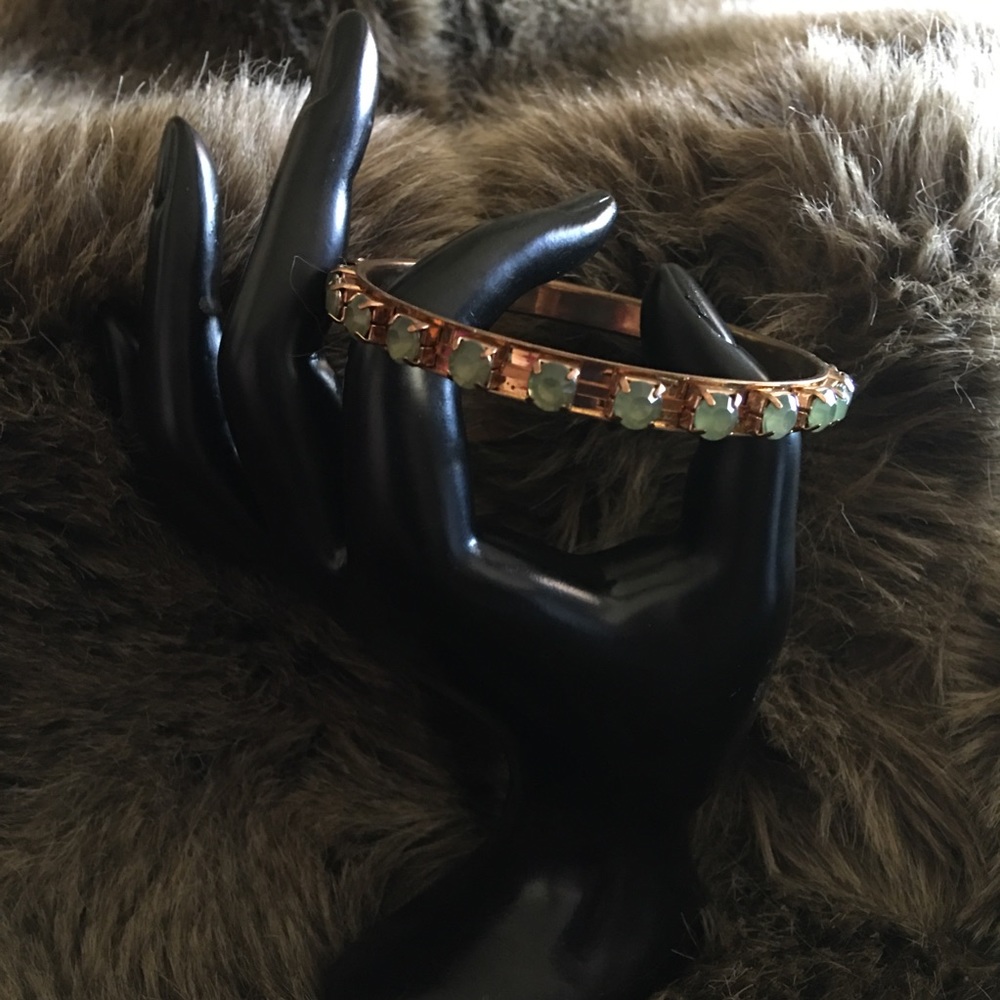 Vintage green rhinestone gold setting bangle